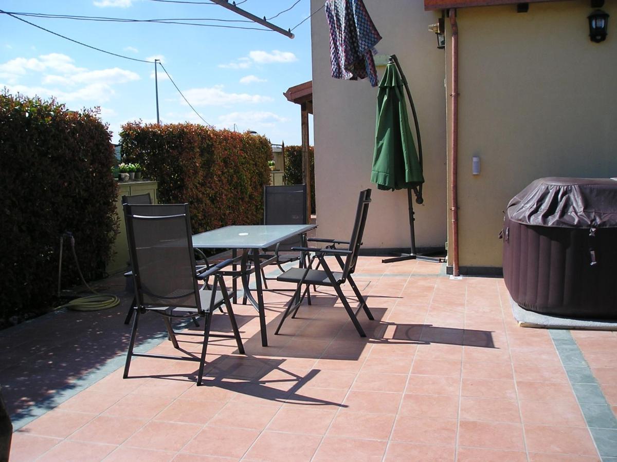 Intero Appartamento Con Giardino E Colazione Dario Parma Exterior photo