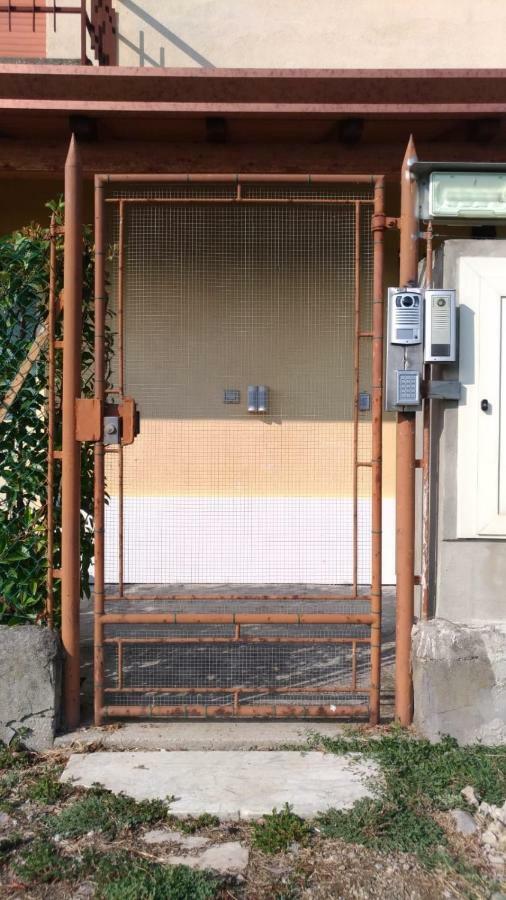 Intero Appartamento Con Giardino E Colazione Dario Parma Exterior photo